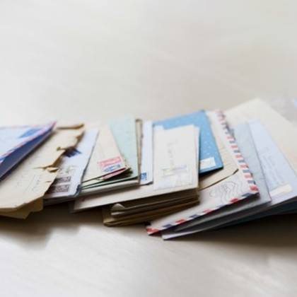 Sortierung von allerlei Papier, Briefe usw. - Haushalt organisieren