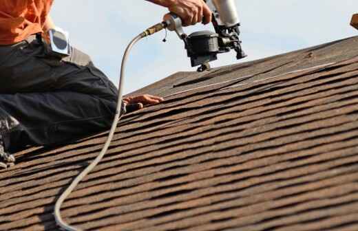 Dachdeckerarbeiten - Dachdeckung - Hängt