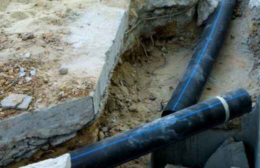 Rohrleitungen im Außenbereich reparieren oder warten - Gulli