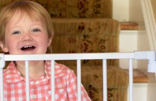 Tür- & Treppenschutzgitter für Babys montieren - Bludenz