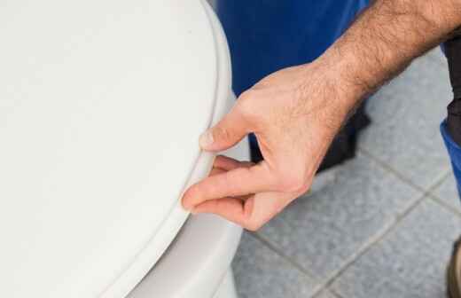 Toilettenreparatur - Entstopfen