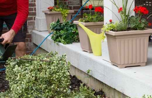 Strauch- und Heckenpflege - Schreddern