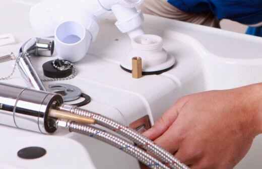 Spüle und Wasserhahn reparieren - Sieb