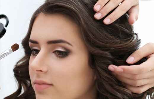 Hair und Make-up Stylist für Events - Hautpflege