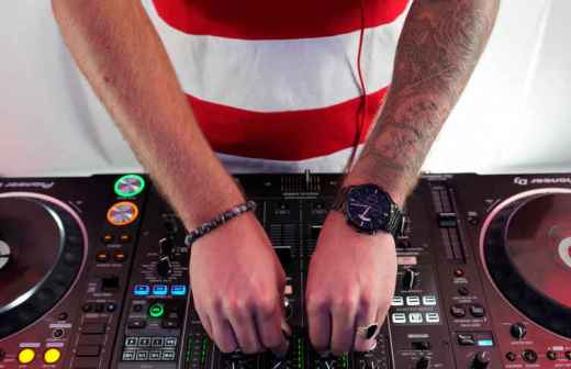 DJ