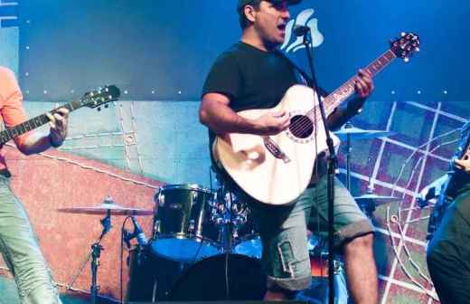 Entretenimiento con una banda de música rock - Animado