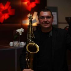 Saxophonist/DJ Vladi