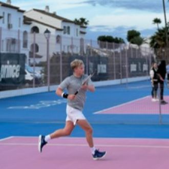 Danish Pro Tennis coach - Sport - Gro