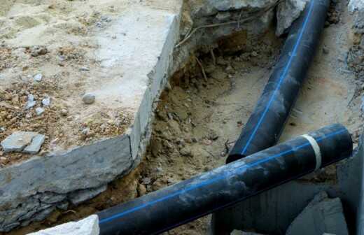 Rohrleitungen im Außenbereich reparieren oder warten - Abwasserkanal