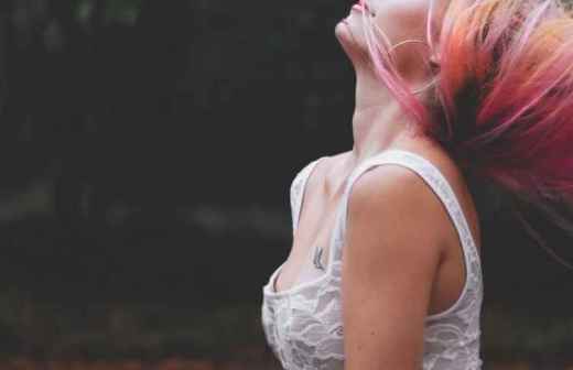 Haare oder Strähnchen färben - Friseur