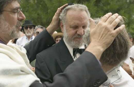 Zelebrant für eine jüdische Hochzeit - Reinigung