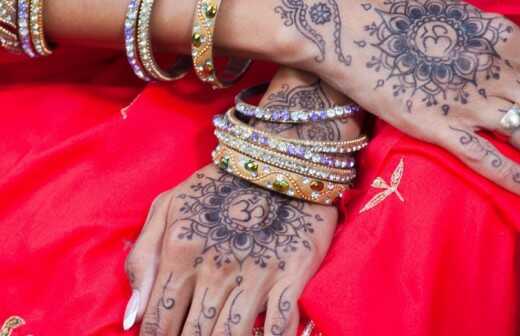 Henna-Tattoos für die Hochzeit - Realistisch