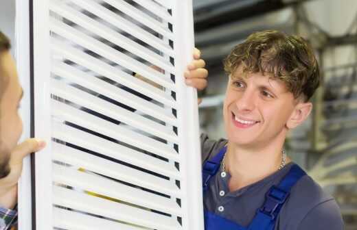 Fensterläden reparieren - Haustierbetreuung und Tierpension