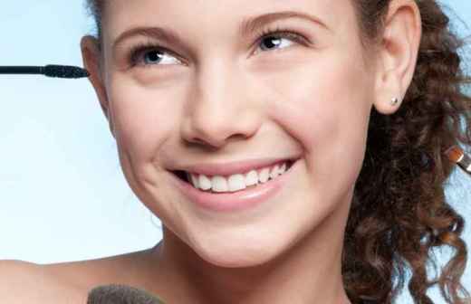 Make-up für einen Ball - Augenbraue