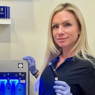 I work off commission at ZenVida Wellness & Aesthetics - Fixando República Dominicana