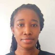 Eunice O. Asare Baffour - Lavado y planchado - Formación en gestión y marketing