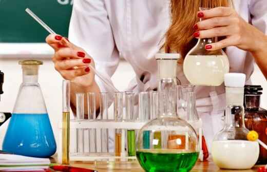 ¿Cuál es el precio para Tutorías de química en Tomares? Fixando