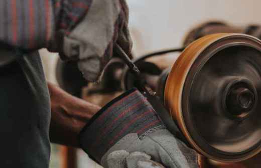 Knife Sharpener - Sharpening