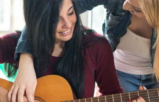 Guitar Lessons (for children or teenagers) - Handed