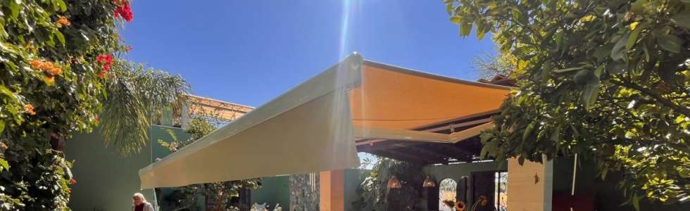 Terraza King | Toldos retr&aacute;ctiles y sombra a la medida - Fixando