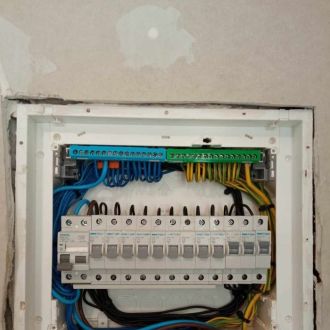 Max Eletricista - Instalação de Disjuntor ou Caixa de Fusíveis - Melres e Medas