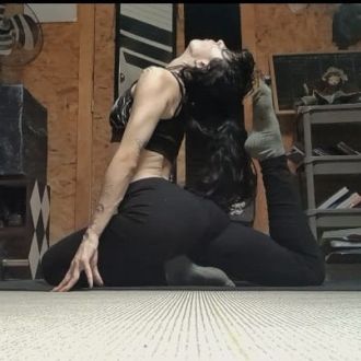 Miza Cruz - Yoga - Torres Vedras