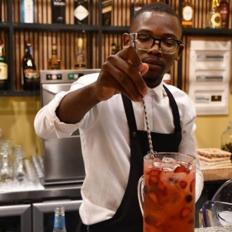 Délcio Domingos ( Barman por excelência 🥰👌) - Staff para Eventos - Oliveira de Azeméis