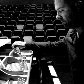 Afinador de pianos / Piano tuner Fernando Leao - Reparação e Assist. Técnica de Equipamentos - Vila Real de Santo António