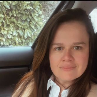 Sarah Alvares - Pet Sitting - Guia