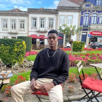 Emerson - Lavagem de Roupa e Engomadoria - Trofa