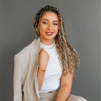 Yllanna Siqueira - Cabeleireiros e Maquilhadores - Lousada