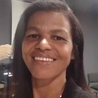 Cleide Shine limpeza cuidadora profissional em a domicílio - Limpeza - Almada