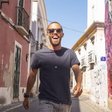 Francisco Moniz - Escrita, Tradução e Transcrição - fixando.pt