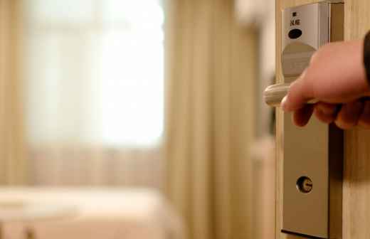 Reparação de Porta de Madeira - Sintra