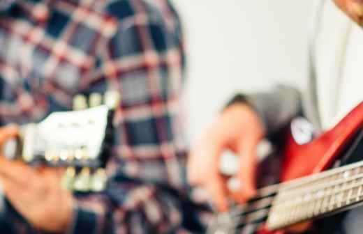 Qual é o preço Aulas de Guitarra (para Adultos) em Alcanena? Fixando