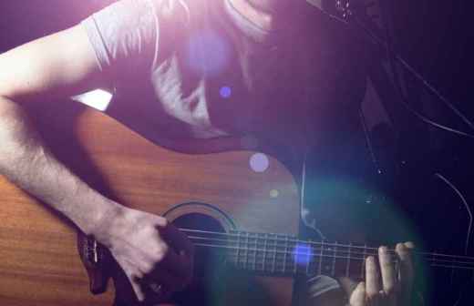 Entretenimento com Músico a Solo - Cantor-Compositor