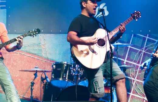 Entretenimento com Banda Rock - Derrubar