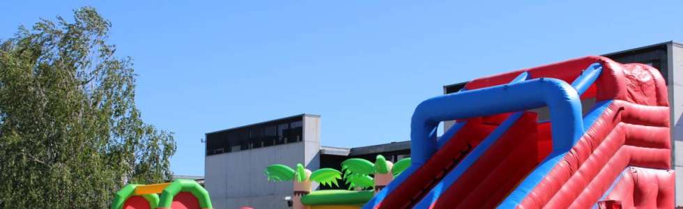 Castelos em Festa -  Aluguer de equipamentos insufláveis e recreativos - Fixando