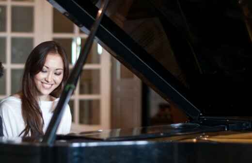 Piano Lessons (for adults) - Semilong